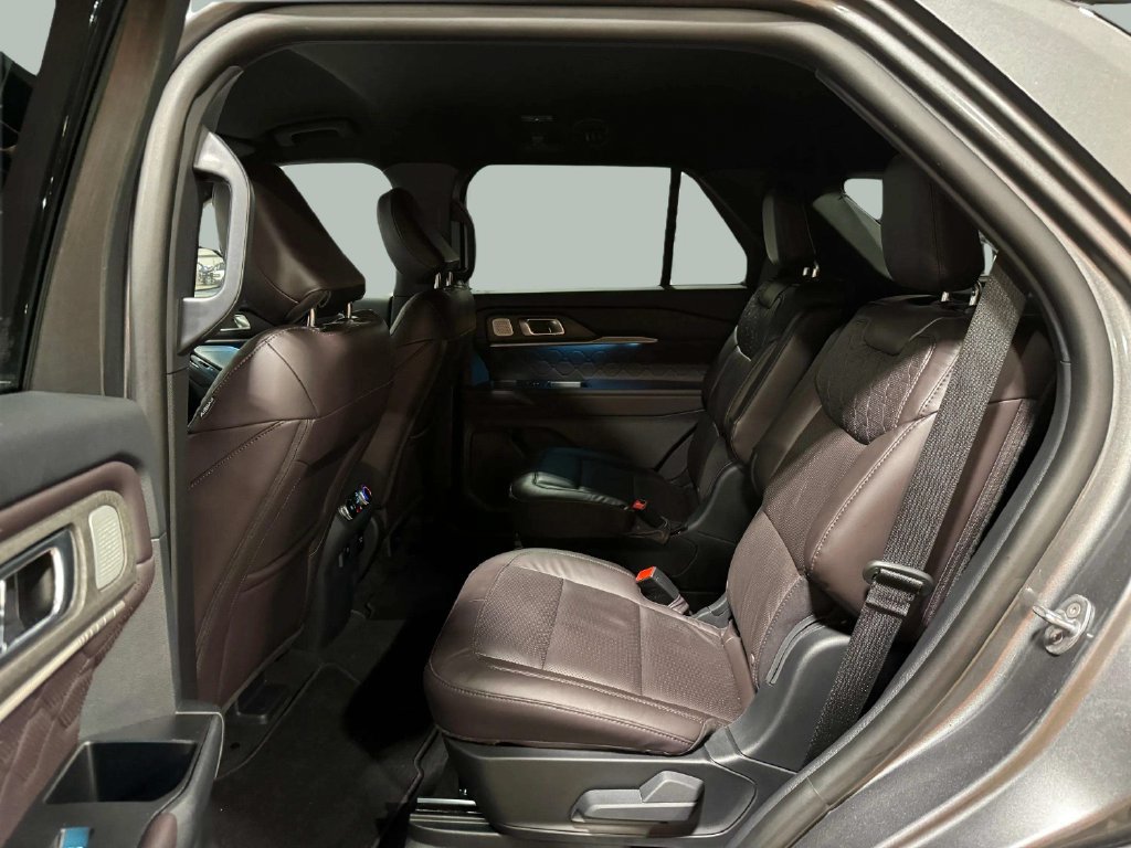 Used 2026 Ford Explorer Platinum w/ LUX Leather Package AWD/4WD image 22