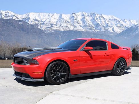 Used 2012 Ford Mustang GT RWD image 2