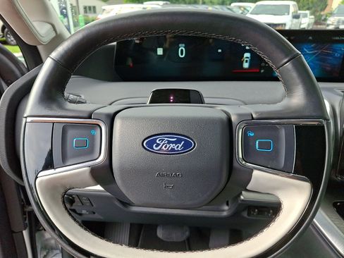 Used 2025 Ford Expedition Platinum AWD/4WD image 21
