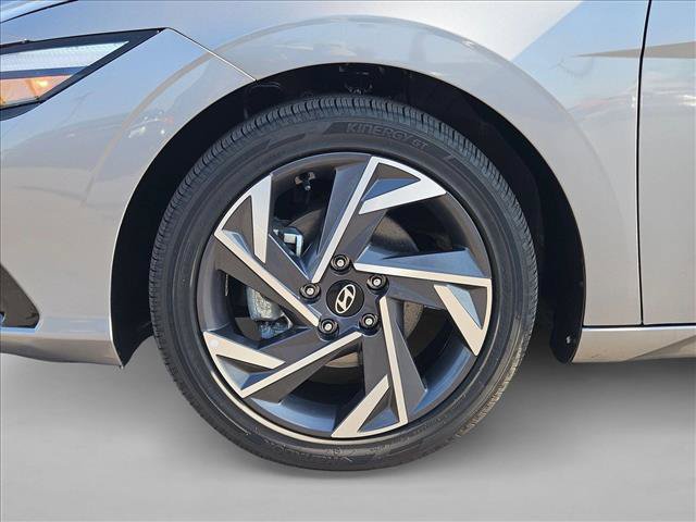 Used 2025 Hyundai Elantra SEL FWD image 27