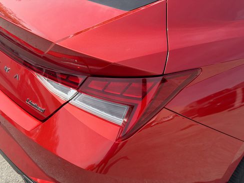 Used 2022 Hyundai Elantra Limited FWD image 24