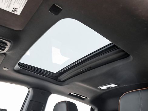 Used 2023 GMC Canyon AT4 w/ Canyon Safety Plus Package image 4