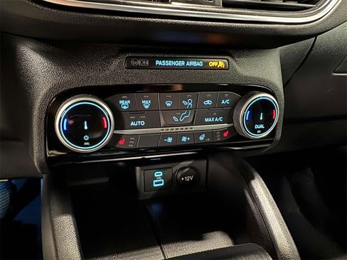 Used 2022 Ford Escape Titanium image 27