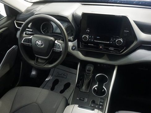 Used 2023 Toyota Highlander L image 27