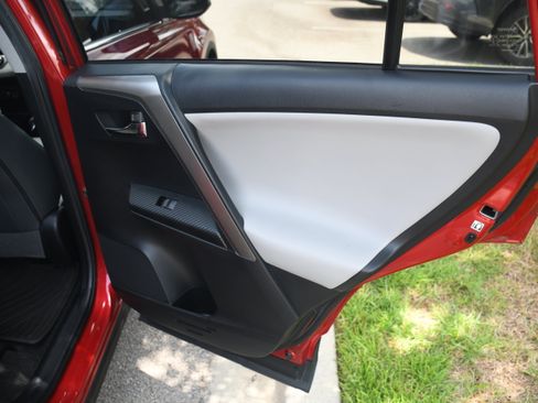 Used 2015 Toyota RAV4 Limited w/ Outdoor Package FWD image 21