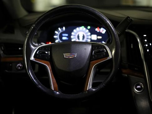 Used 2019 Cadillac Escalade ESV Luxury image 36