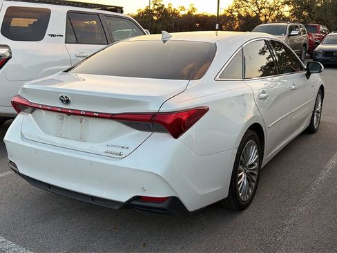 Used 2019 Toyota Avalon Limited image 7