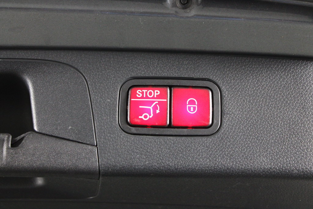 Used 2020 Mercedes-Benz GLC 300 image 18