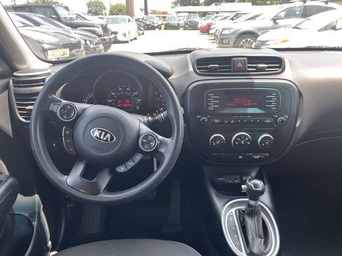 Used 2015 Kia Soul + image 12