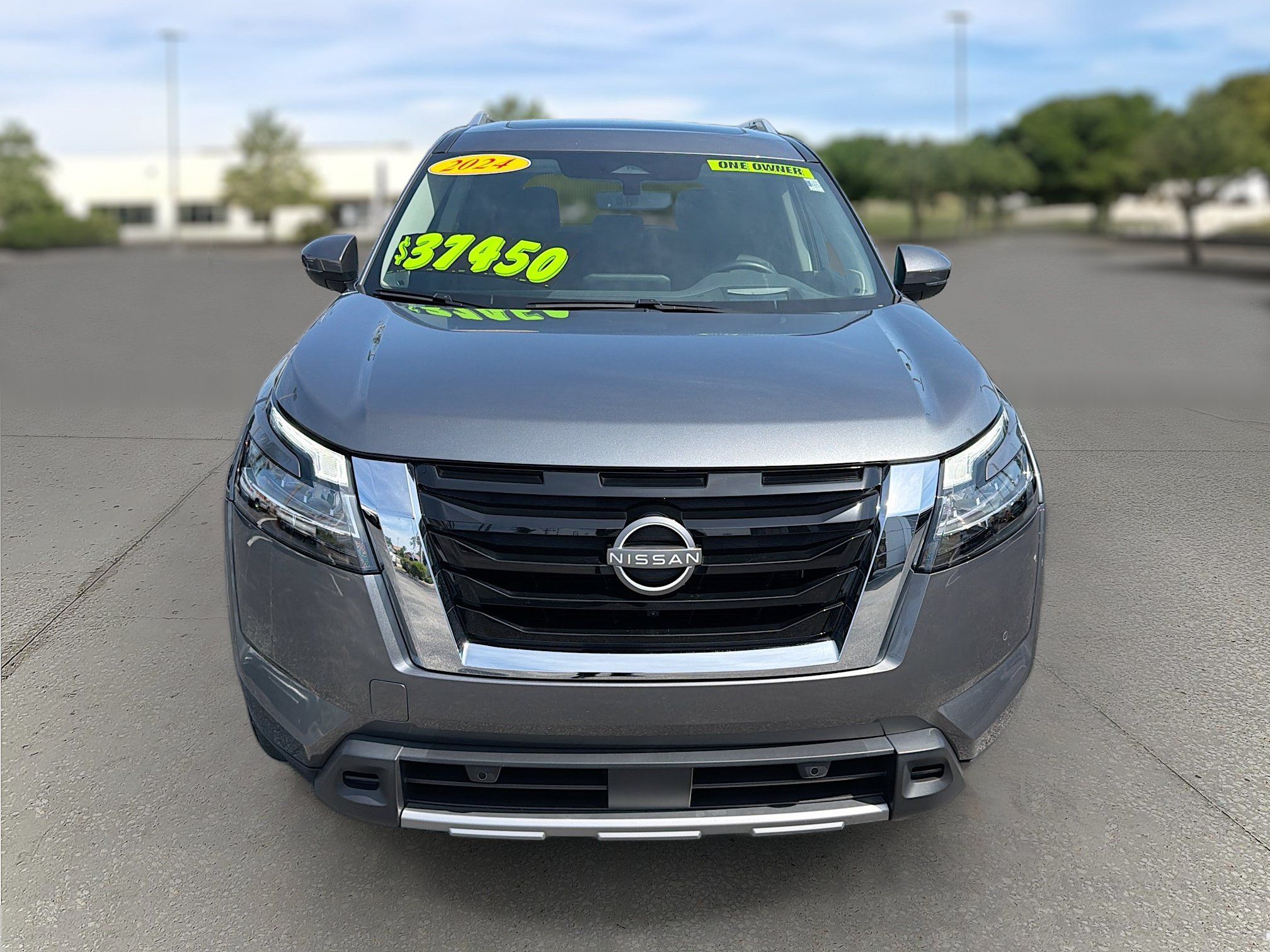 Used 2024 Nissan Pathfinder Platinum w/ Cargo Package FWD image 2