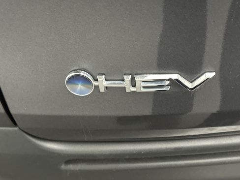 Used 2025 Toyota Sienna LE image 13