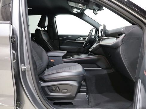 Used 2025 Ford Explorer ST-Line AWD/4WD image 38