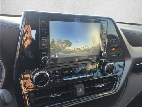 Used 2021 Toyota Highlander Limited image 19
