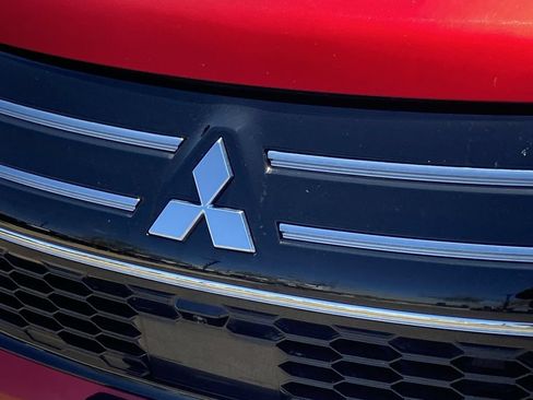 Used 2025 Mitsubishi Outlander SE FWD image 27