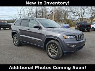 Used 2017 Jeep Grand Cherokee Laredo video 1