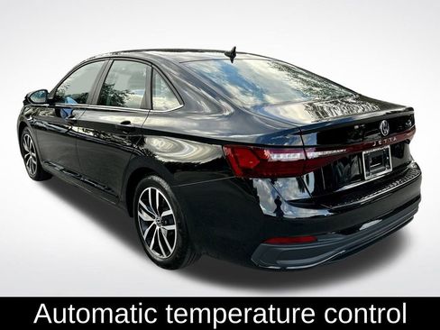 Used 2025 Volkswagen Jetta SE w/ Sunroof Package image 7