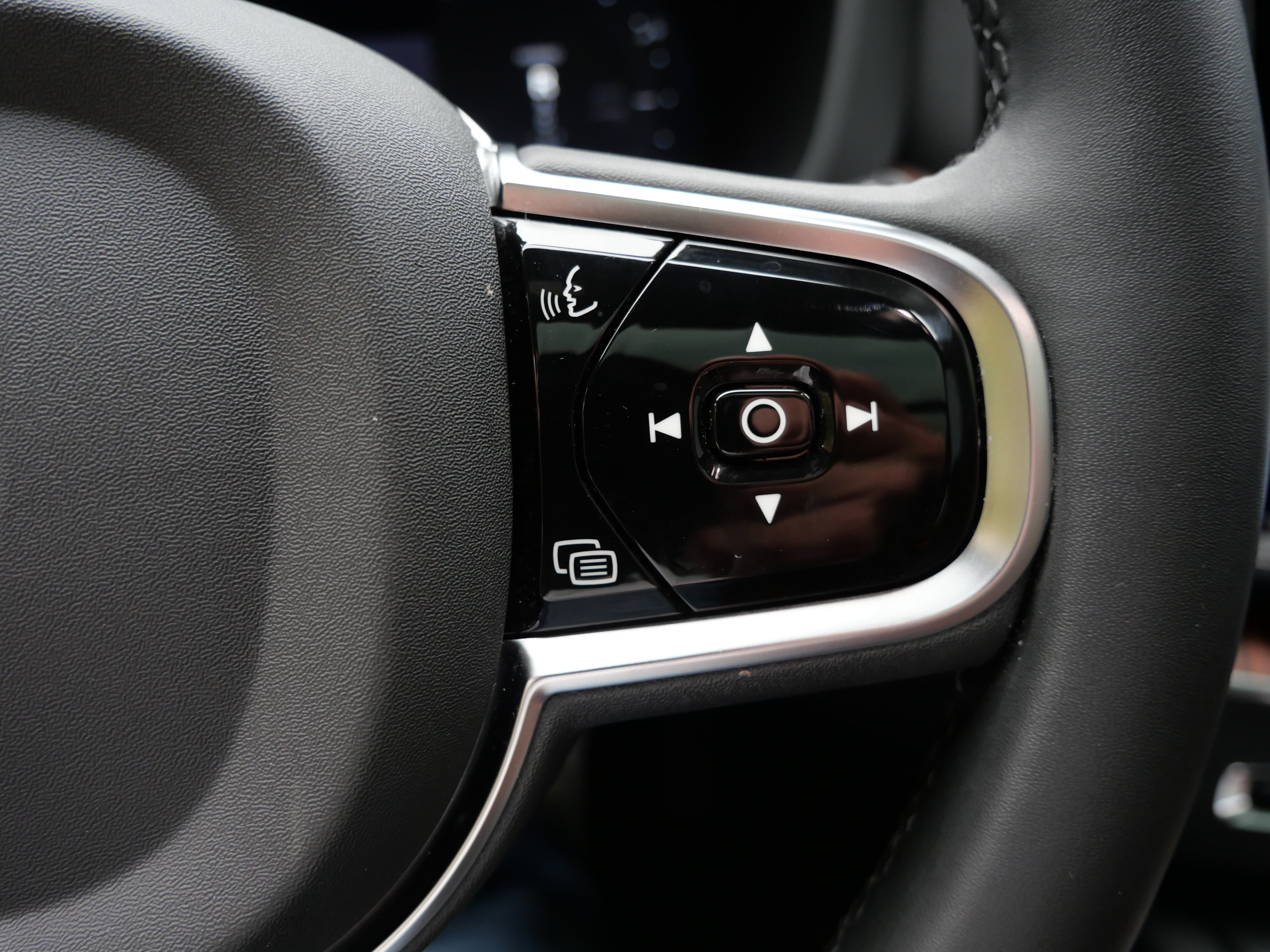 Certified 2024 Volvo XC60 T8 Plus w/ Climate Package AWD/4WD image 30