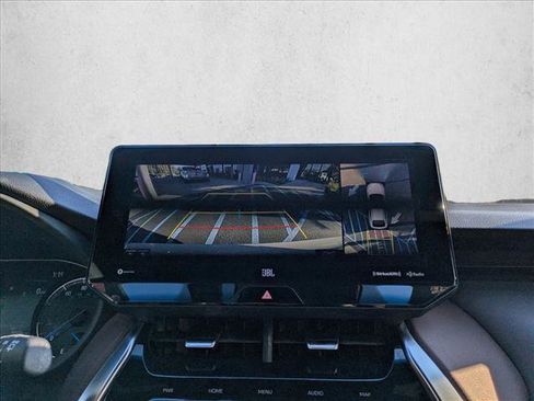 Used 2021 Toyota Venza Limited image 13