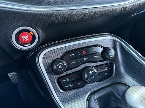 Used 2015 Dodge Challenger SRT RWD image 18