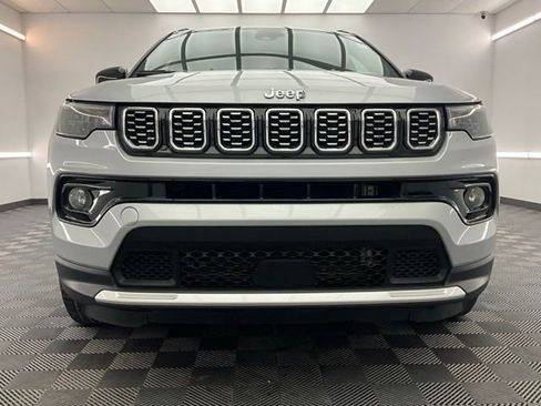 Used 2025 Jeep Compass Limited AWD/4WD image 2