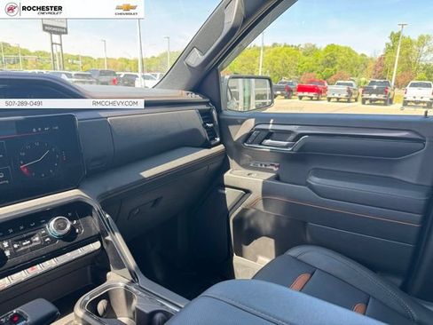 Certified 2023 GMC Sierra 1500 AT4 w/ Technology Package AWD/4WD image 17