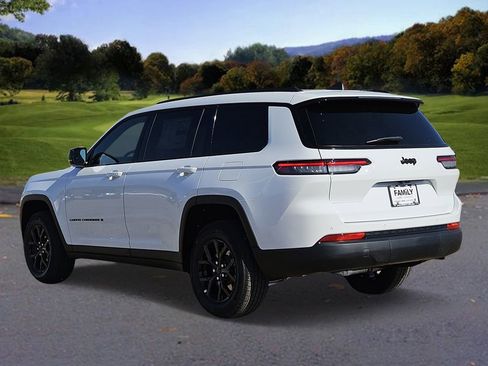 New 2025 Jeep Grand Cherokee L Altitude image 3