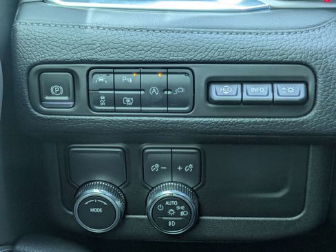 Used 2022 GMC Yukon XL Denali RWD image 18