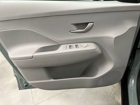 Used 2025 Hyundai Kona SEL FWD image 11