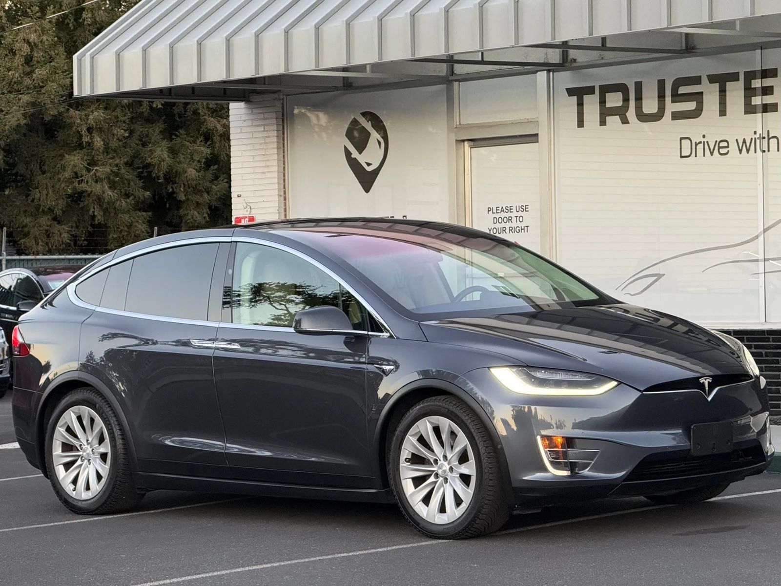 Used 2017 Tesla Model X 100D AWD/4WD image 6