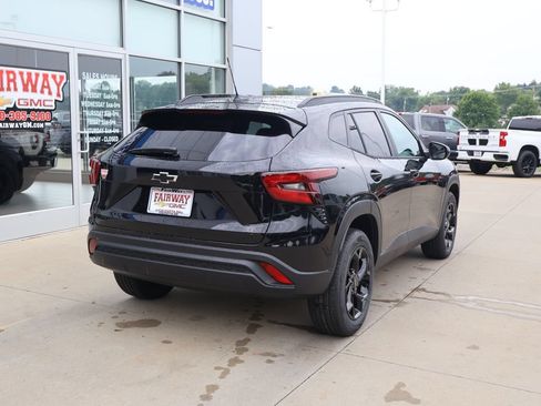 New 2026 Chevrolet Trax LT w/ Midnight Edition FWD image 3