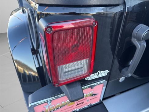 Used 2015 Jeep Wrangler Unlimited Sahara w/ Dual Top Group image 34