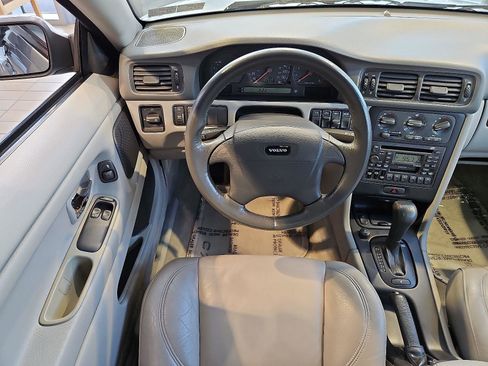 Used 2002 Volvo C70 HT image 10