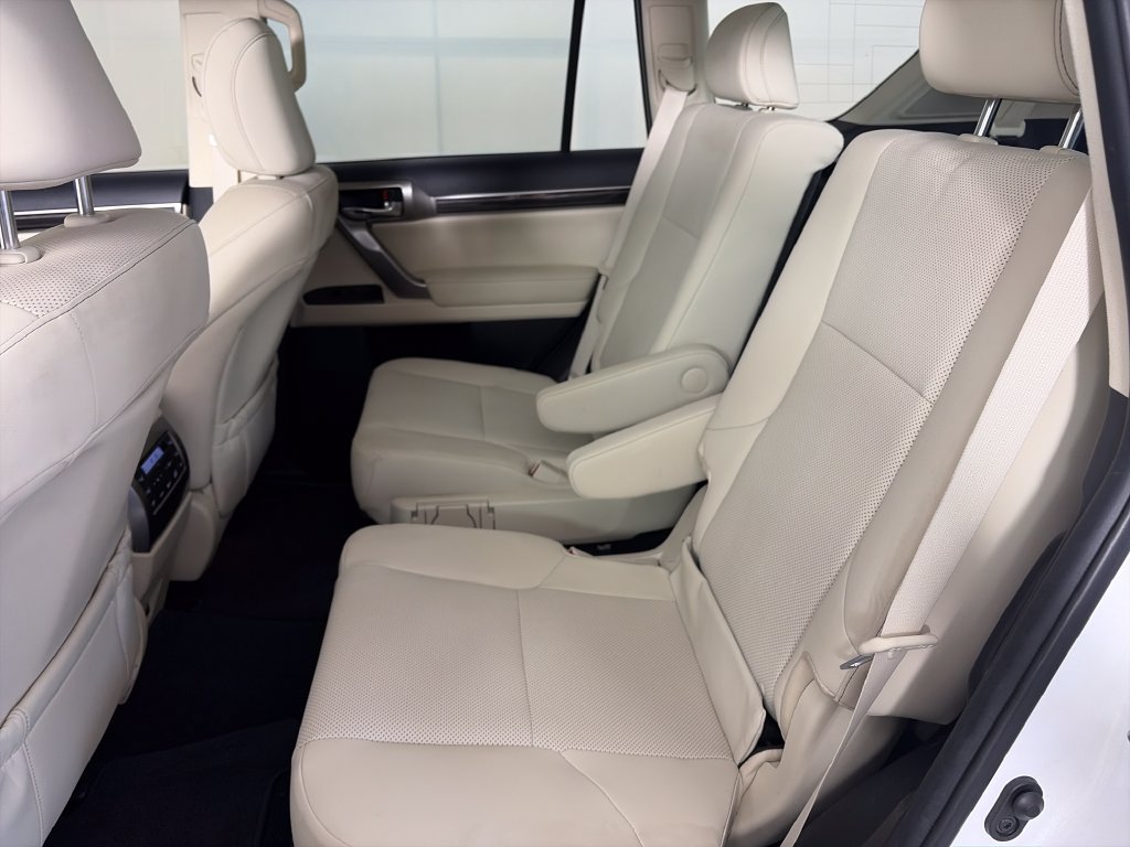 Used 2023 Lexus GX 460 Premium w/ Accessory Package AWD/4WD image 13