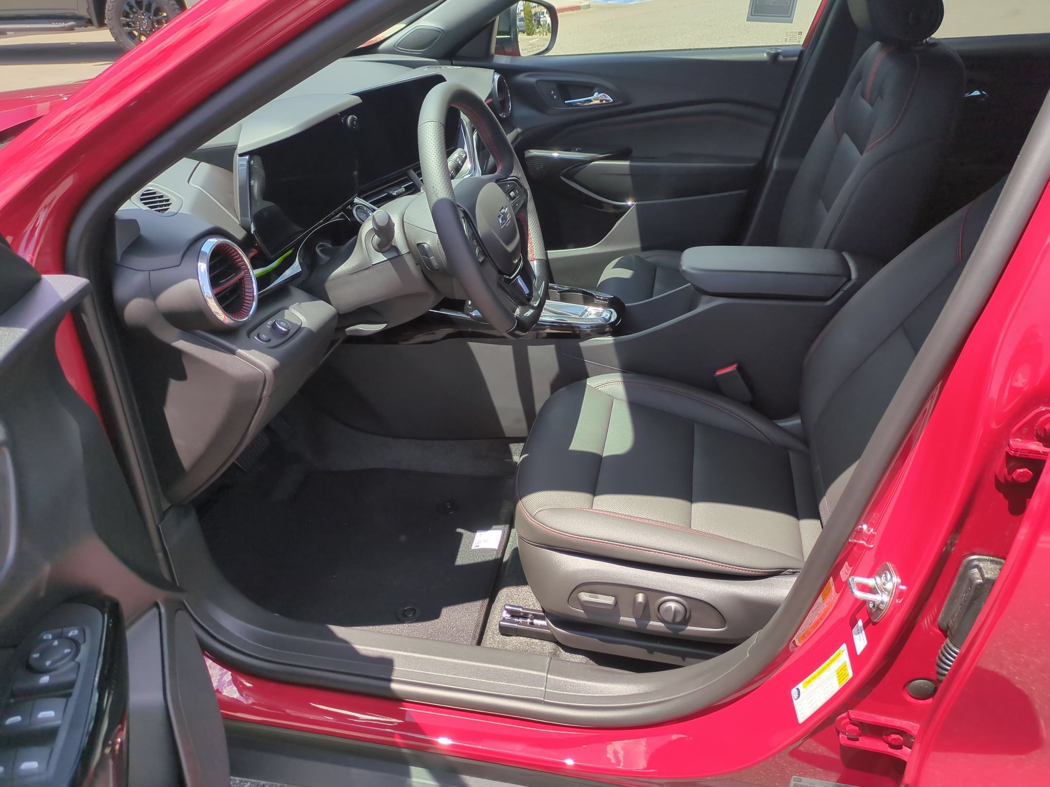 Used 2026 Chevrolet Trax RS w/ Driver Confidence Package FWD image 11
