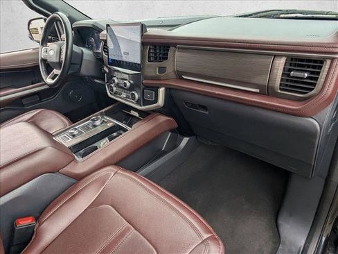 Used 2024 Ford Expedition Limited image 24