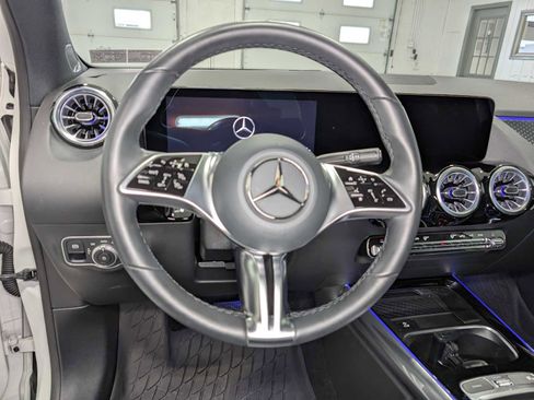 Certified 2025 Mercedes-Benz GLA 250 4MATIC image 32