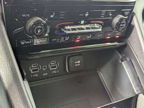 New 2025 Jeep Grand Cherokee Altitude image 21