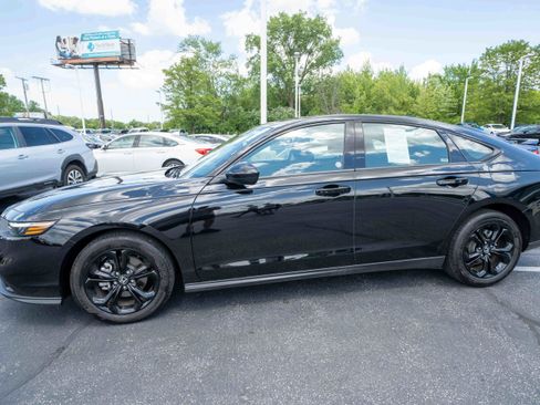 Certified 2025 Honda Accord SE image 3