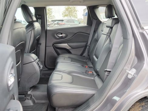 Used 2019 Jeep Cherokee Latitude Plus w/ Comfort/Convenience Group image 28