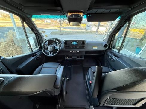 Used 2024 Mercedes-Benz Sprinter 2500 image 24