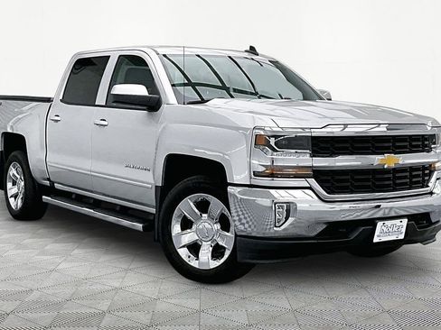 Used 2018 Chevrolet Silverado 1500 LT w/ LT Eassist Package AWD/4WD image 12