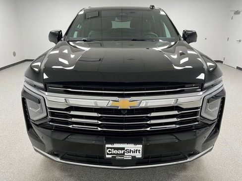 Used 2025 Chevrolet Suburban LT w/ Comfort Package image 3