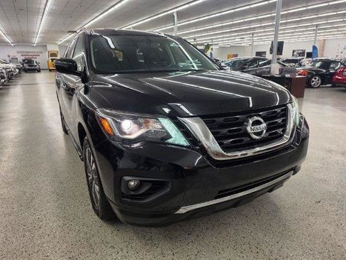 Used 2017 Nissan Pathfinder SV AWD/4WD image 4