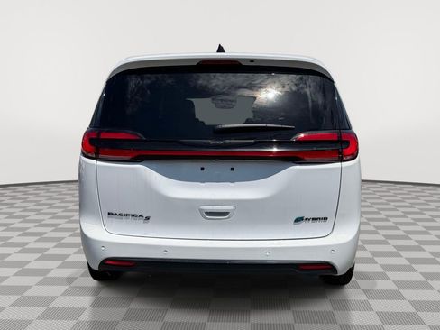 Used 2024 Chrysler Pacifica Limited FWD image 7