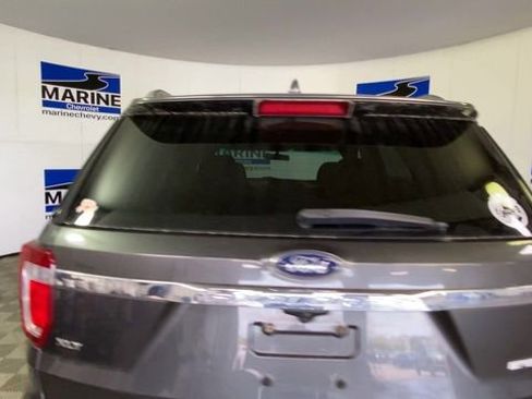 Used 2017 Ford Explorer XLT image 9