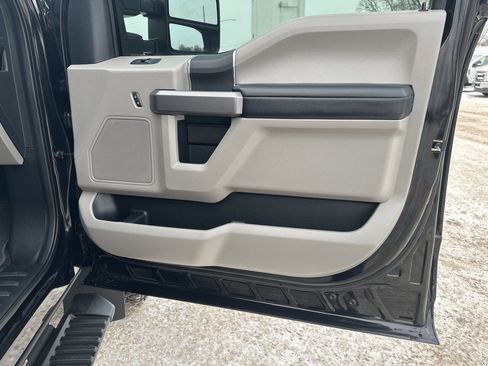 Used 2019 Ford F250 XLT w/ XLT Value Package image 38