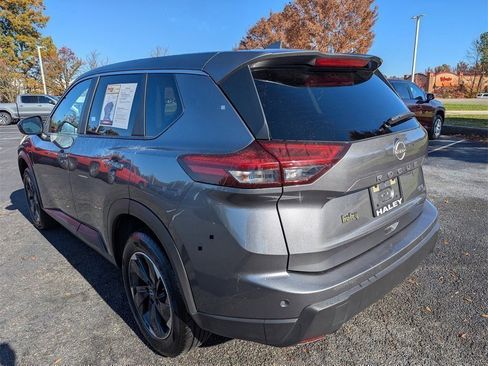 Used 2024 Nissan Rogue SV image 6