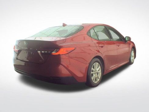 Used 2025 Toyota Camry LE image 4