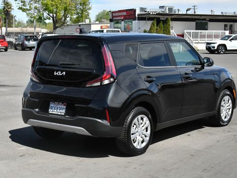 Used 2023 Kia Soul LX image 8