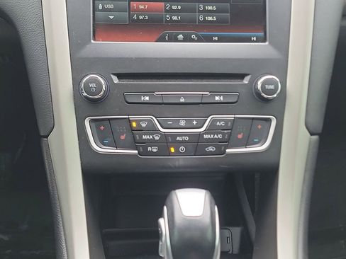 Used 2016 Ford Fusion SE w/ Equipment Group 202A image 18